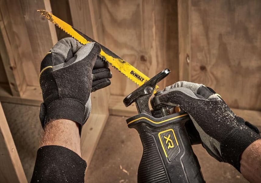 Пила сабельная аккумуляторная 18В DeWALT DCS382NT DCS382NT фото